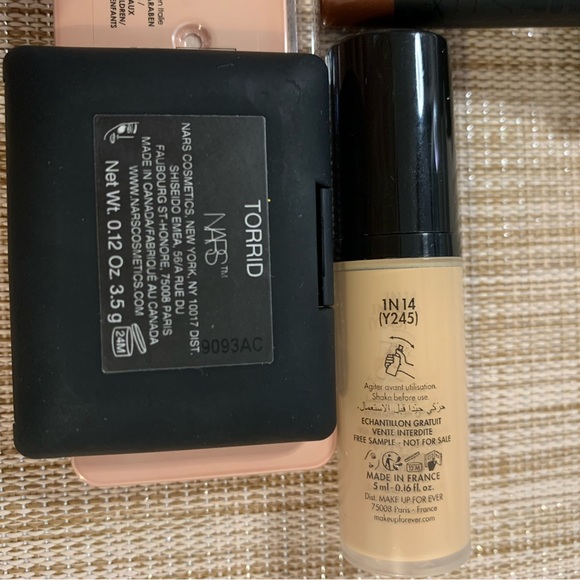 Makeup bundle - Picture 3 of 3